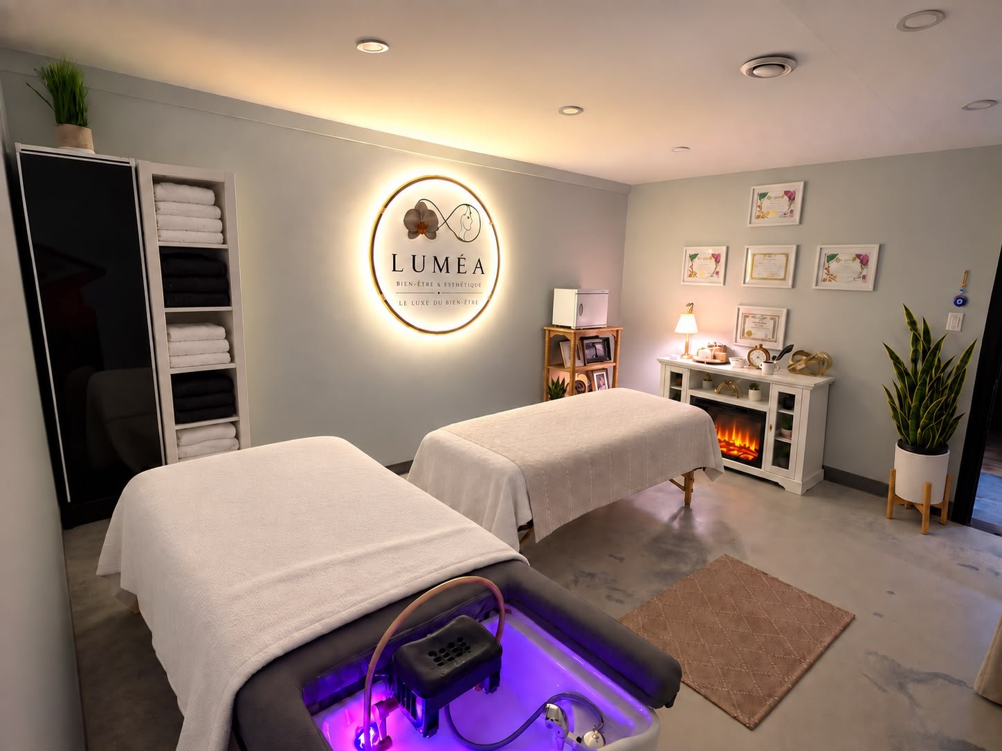 Luméa treatment room with two wellness beds and illuminated logo